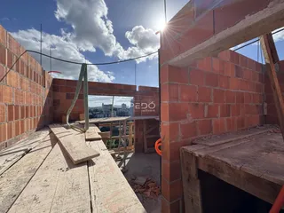 Estrutura de alvenaria de tijolos em construção em Lajeado.