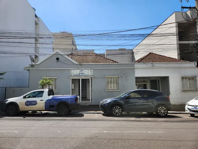 Fachada de uma residência em Lajeado, Brasil, vista da rua.
