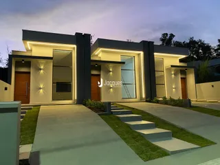 Fachada moderna de uma residência em Lajeado, Brasil.