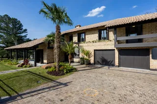 Casa com 4 dormitórios, foto 1