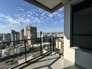 Vista da varanda de um edifício com vista para a cidade de Lajeado, Brasil.