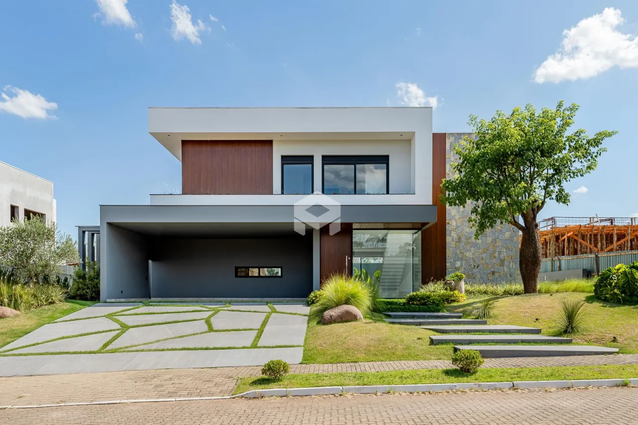Fachada moderna de uma residência em Lajeado, Brasil.
