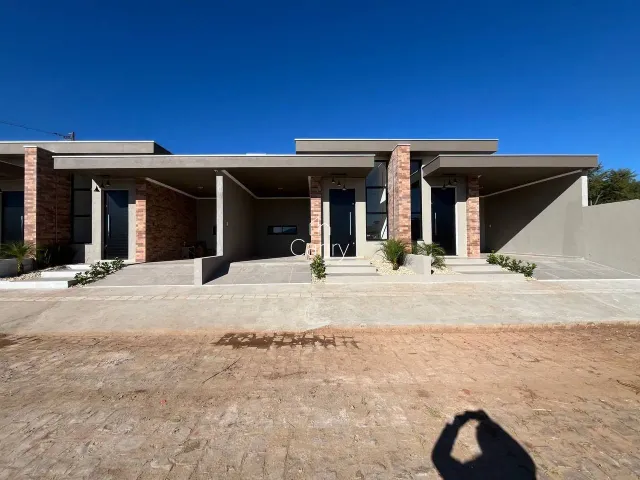 Casa geminada com 2 dormitórios