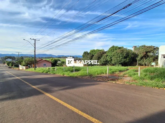 Vista externa de uma propriedade em Lajeado, Brasil, com paisagem rural ao fundo.