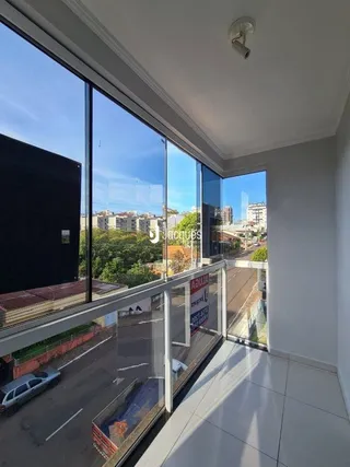 Vista da cidade de Lajeado vista através de uma janela de um imóvel.
