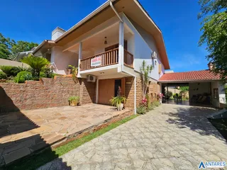 Casa com 4 dormitórios, foto 1