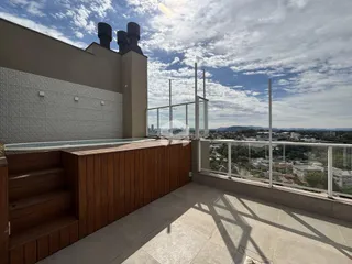 Varanda com vista para a paisagem urbana de Lajeado.
