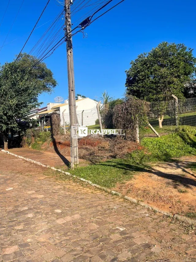 Foto da fachada de uma residência em Lajeado, Brasil, mostrando o entorno externo.