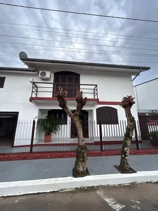 Casa com 4 dormitórios