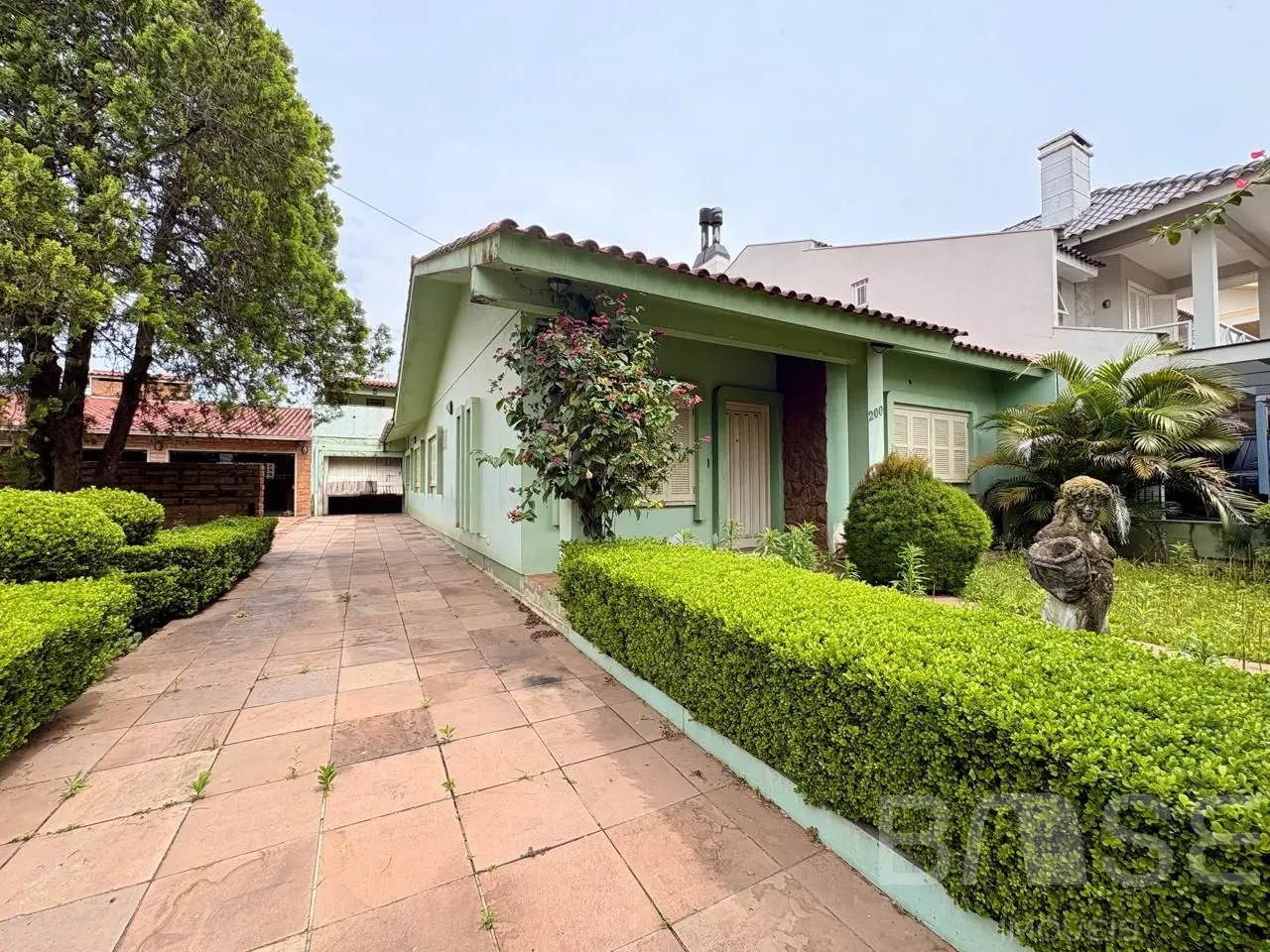 Casa com 4 dormitórios, foto 1