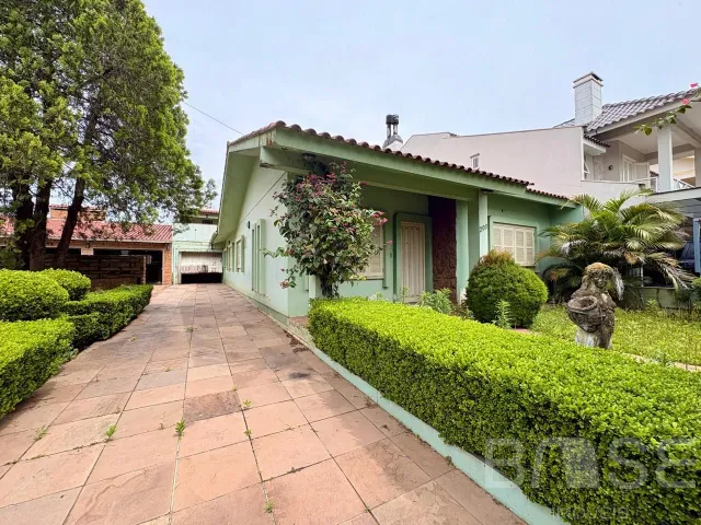 Casa com 4 dormitórios