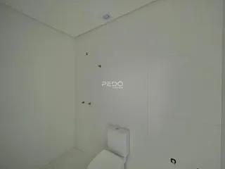 Foto interna de um banheiro.