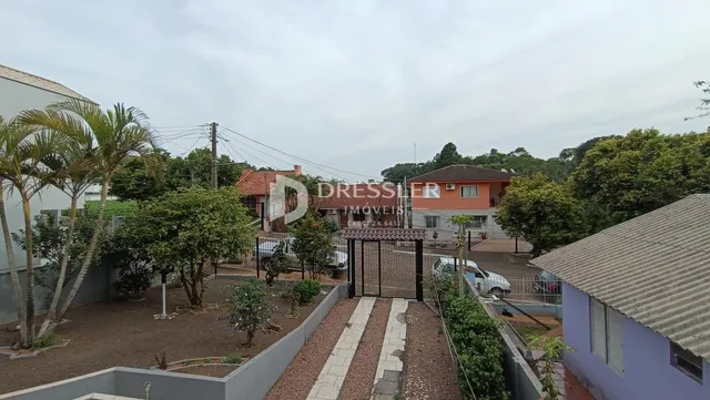 Vista externa de uma propriedade com cerca e vegetação em Lajeado, Brasil.