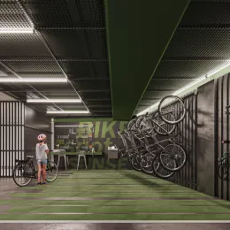 Foto de um espaço interno com piso de madeira e estrutura de teto exposta.