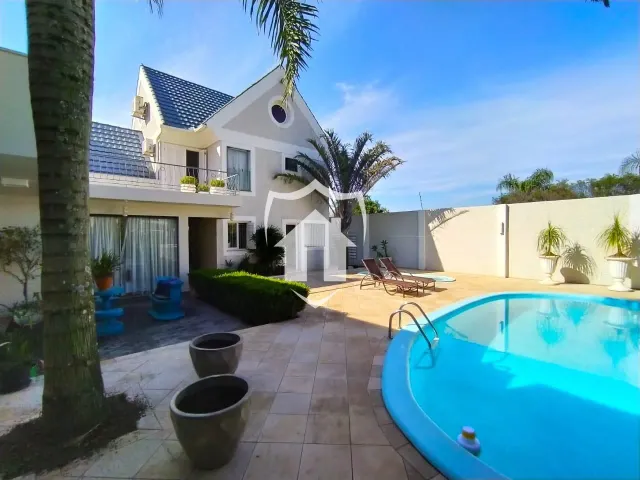 Casa com 4 dormitórios