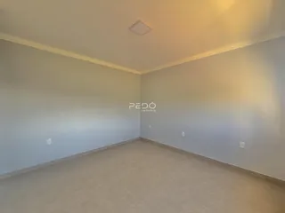 Foto de um cômodo interno vazio em uma propriedade.