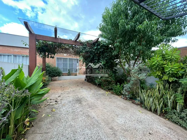 Casa geminada com 2 dormitórios