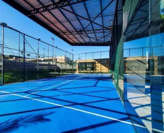 Foto de uma quadra esportiva externa coberta em uma propriedade em Lajeado.