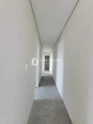 Corredor interno de uma residência em Lajeado, Brasil.