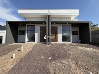 A fachada moderna de uma casa em Lajeado, Brasil.
