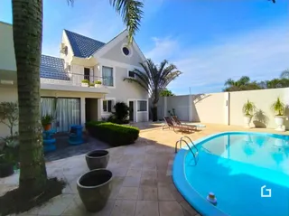 Casa com 4 dormitórios, foto 1