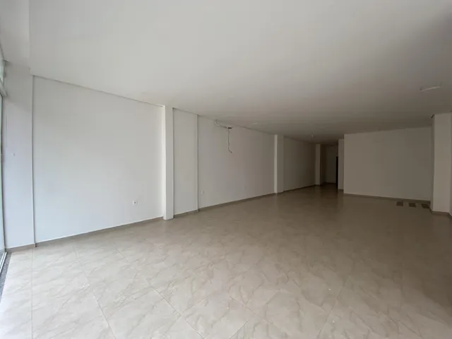 Loja com 1 dormitório