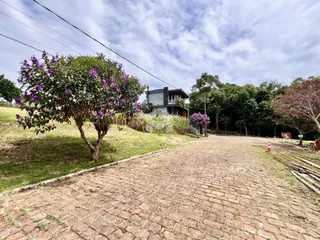 Vista da entrada da propriedade e paisagismo em Lajeado.