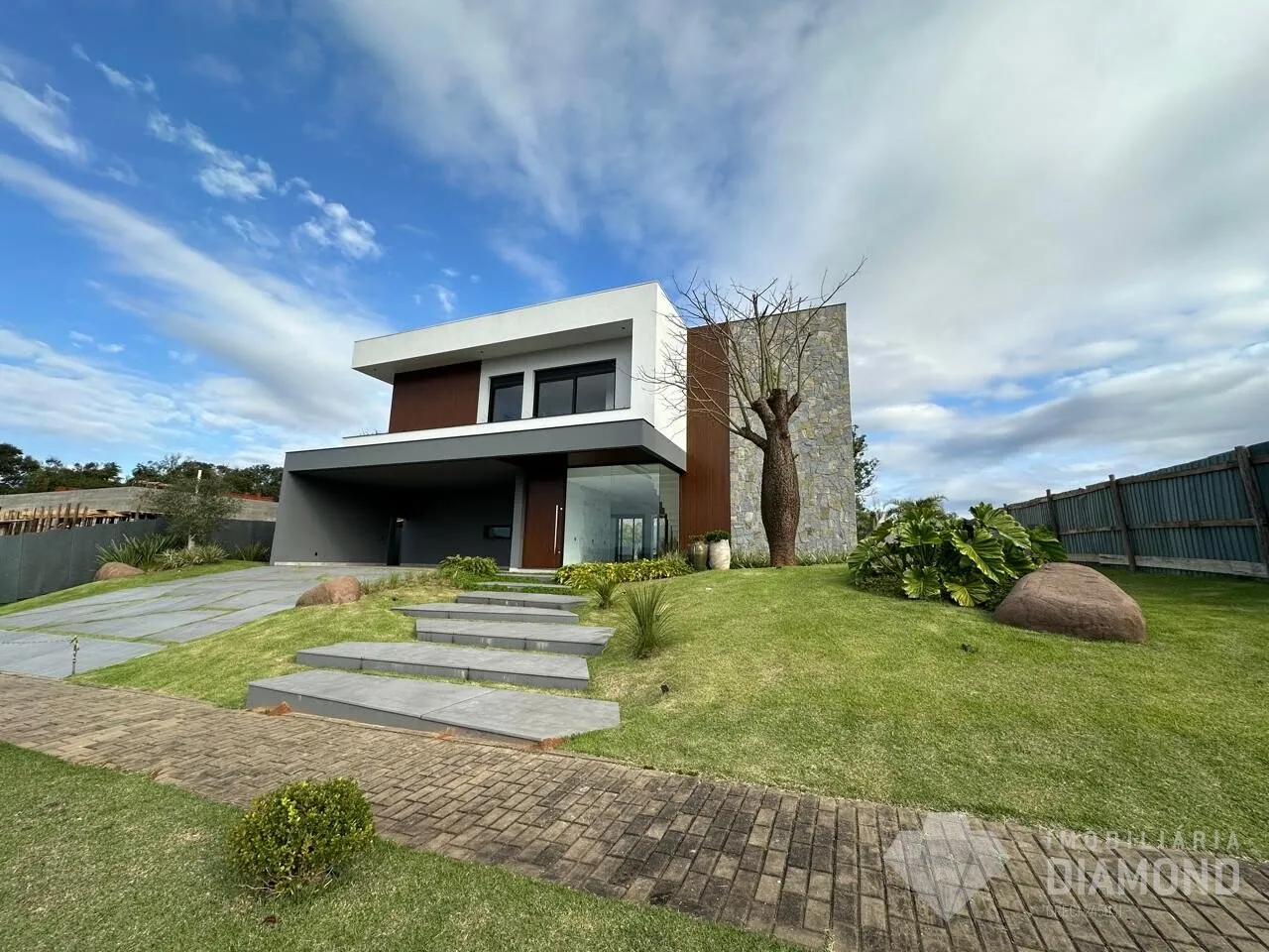 Casa com 6 dormitórios, foto 1