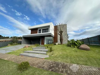 Casa com 6 dormitórios, foto 1