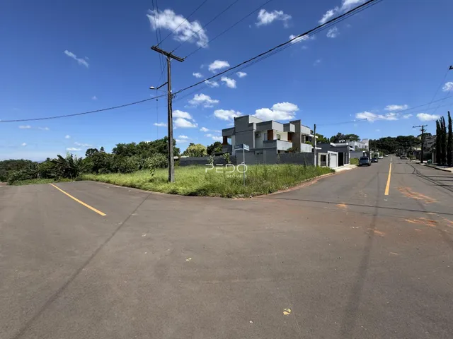 Vista externa de uma propriedade em Lajeado, Brasil, mostrando a rua e o terreno.