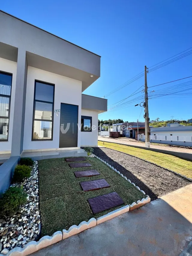 Casa geminada com 2 dormitórios