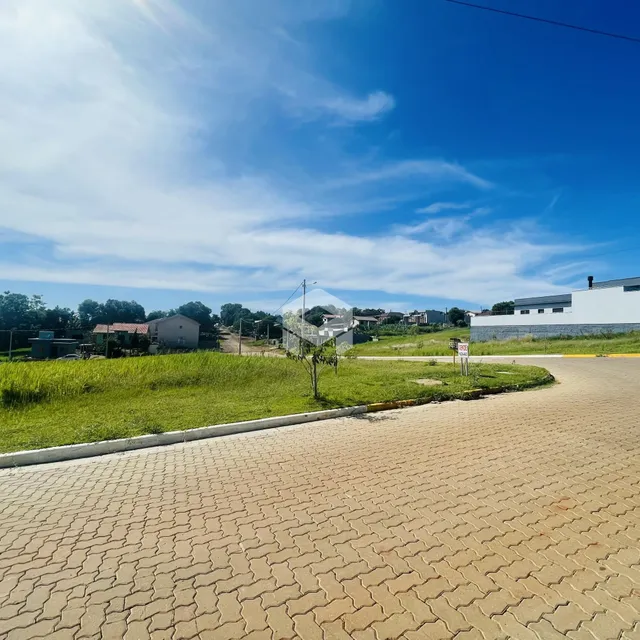 Vista da rua e jardim de uma propriedade em Lajeado, Brasil.