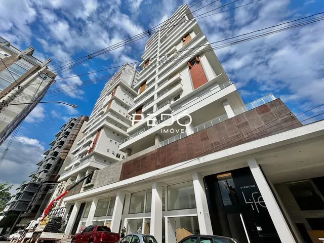 Fachada moderna de um edifício residencial em Lajeado, Brasil.
