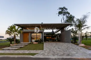 Casa com 4 dormitórios, foto 1
