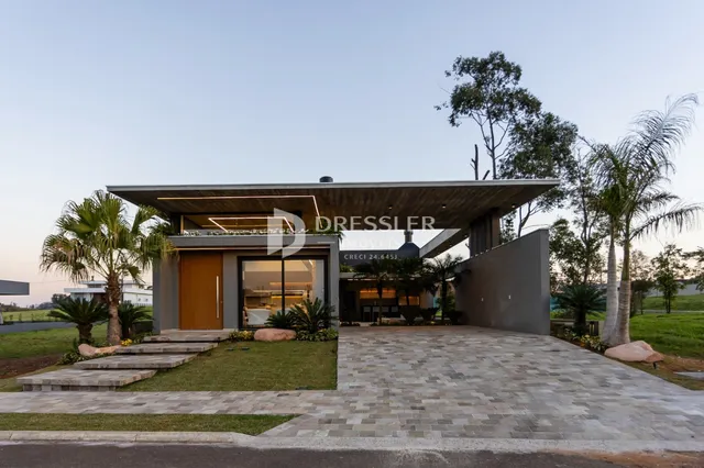 Casa com 4 dormitórios