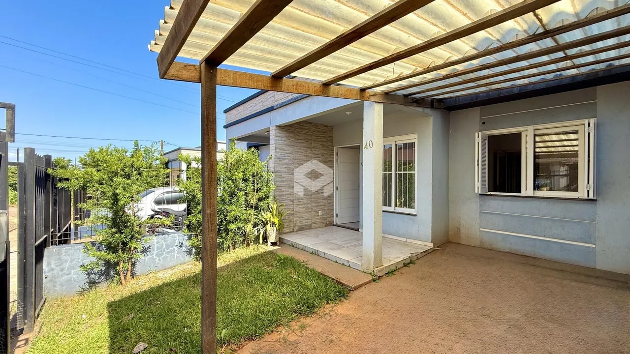 Vista da fachada de uma residência com área externa em Lajeado, Brasil.