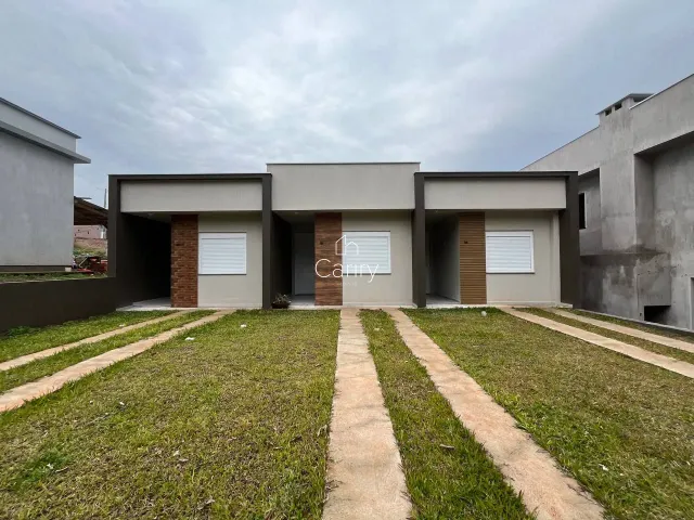 Casa geminada com 2 dormitórios