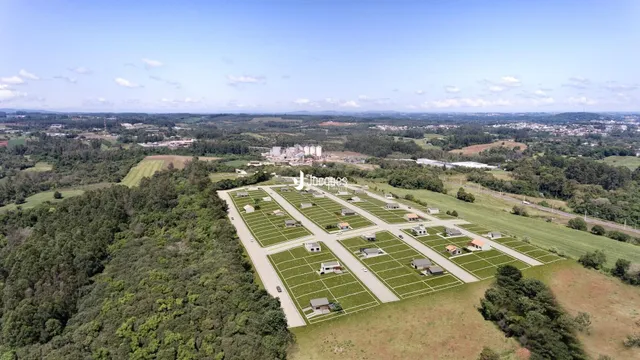 Vista aérea de um loteamento com várias parcelas de terra na região de Lajeado.