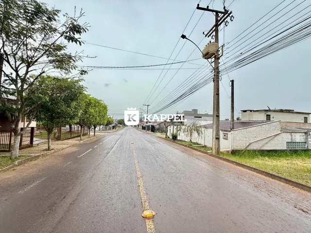 Vista de uma rua asfaltada em Lajeado, Brasil.