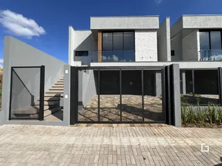 Fachada moderna de uma residência em Lajeado, Brasil.