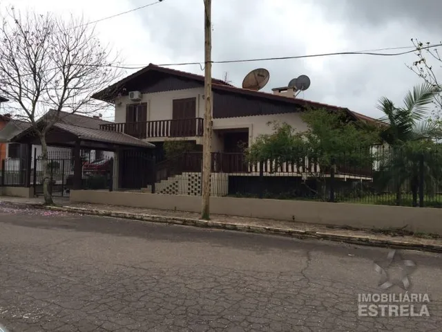 Casa com 4 dormitórios