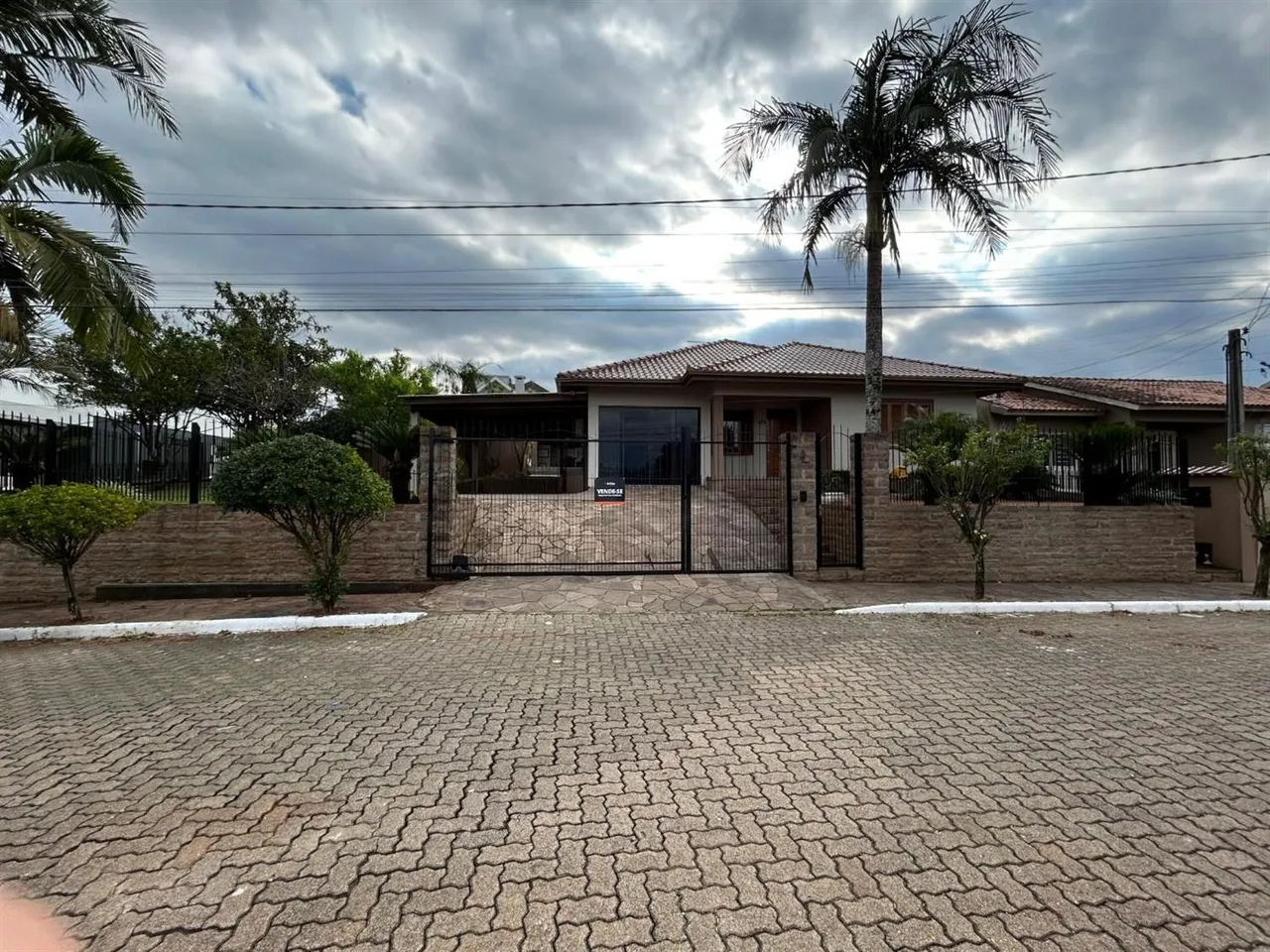 Casa com 4 dormitórios, foto 1