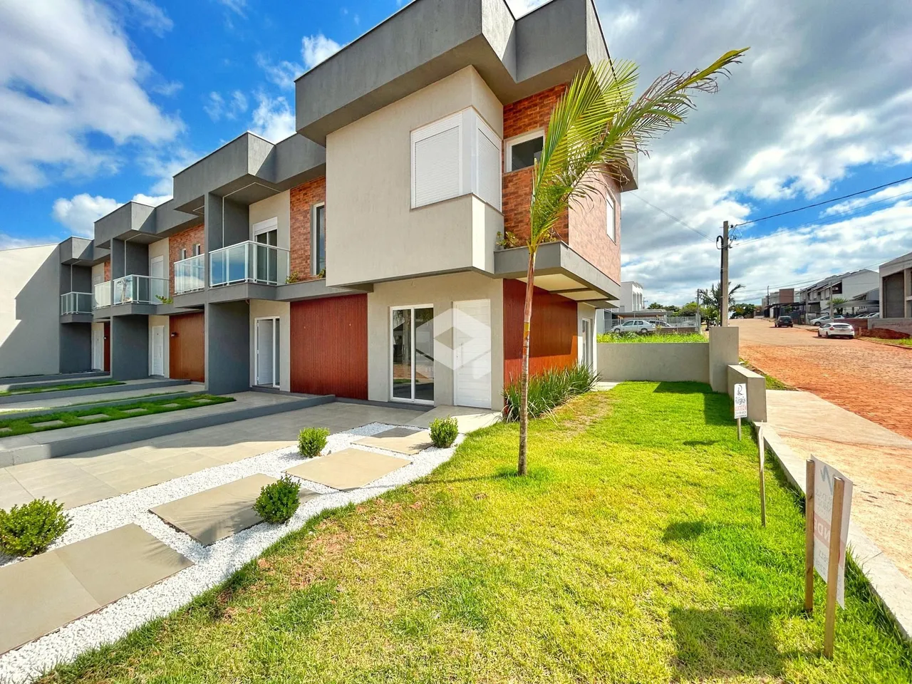 Fachada moderna de um edifício residencial em Lajeado, Brasil.