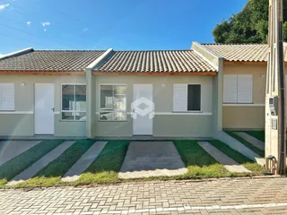 Fachada de uma casa em Lajeado, Brasil com telhado de telhas.