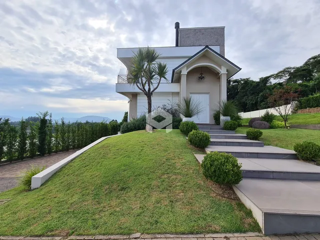 Casa com 4 dormitórios