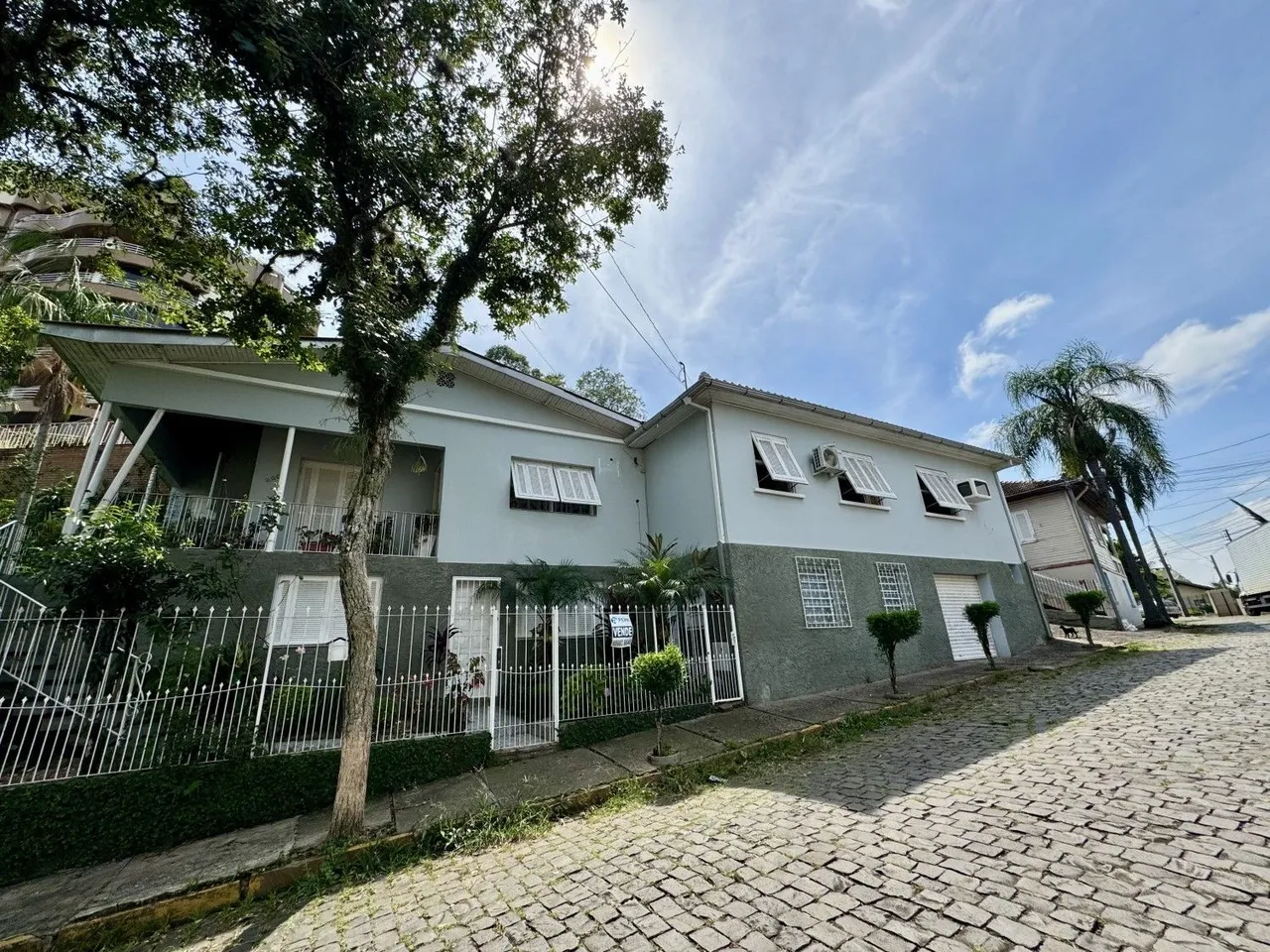 Casa com 4 dormitórios, foto 1