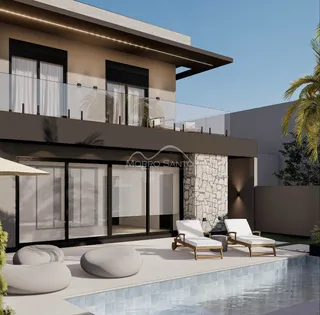 Fachada de uma casa moderna com piscina e área externa em Lajeado.