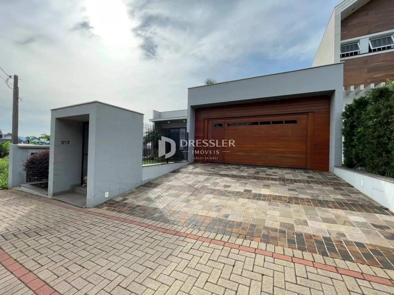Casa com 4 dormitórios, foto 1