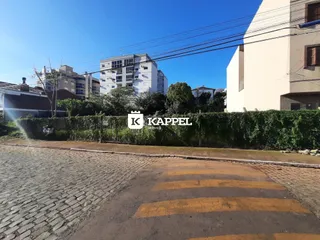 Vista externa de um imóvel em Lajeado, Brasil, com uma rua de paralelepípedos em primeiro plano.