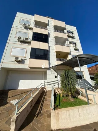 Fachada de um prédio residencial em Lajeado, Brasil, mostrando a entrada e os terraços.